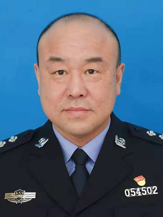 王文勇(佳木斯市公安局交警支隊黨委書記、支隊長) 王文勇(佳木斯市公安局交警支隊黨委書記、支隊長)