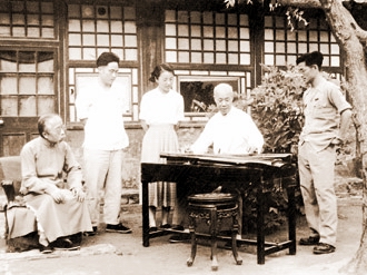 北京古琴研究會。左一溥雪齋、左三王迪