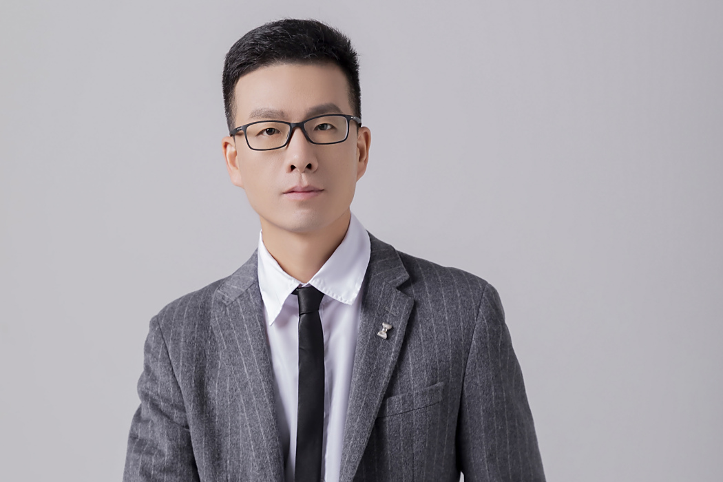 王國鋒(中國青年鋼琴教育家、演奏家) 王國鋒(中國青年鋼琴教育家、演奏家)