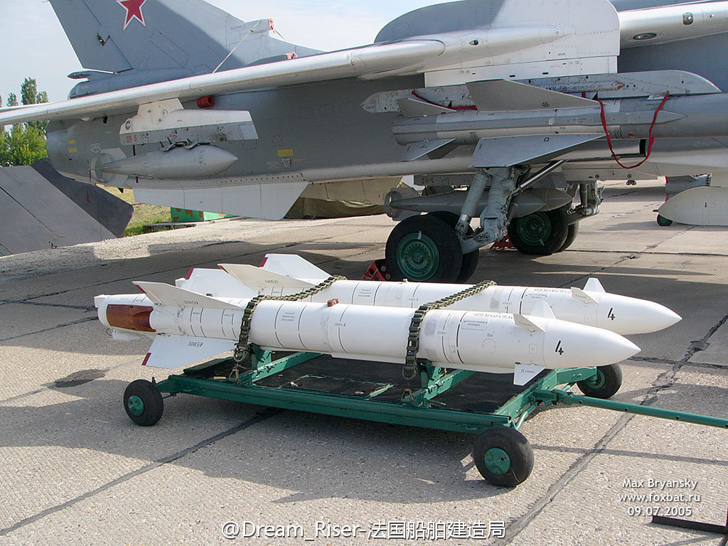 蘇-24準備掛載KH-25空地飛彈