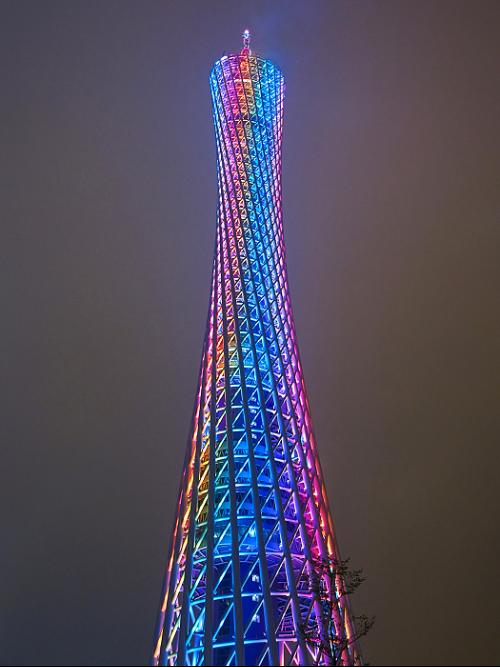 丁建鐘跨年零點表演穿越廣州電視塔