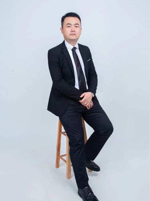 劉磊(實淳（深圳）控股集團有限公司董事長)