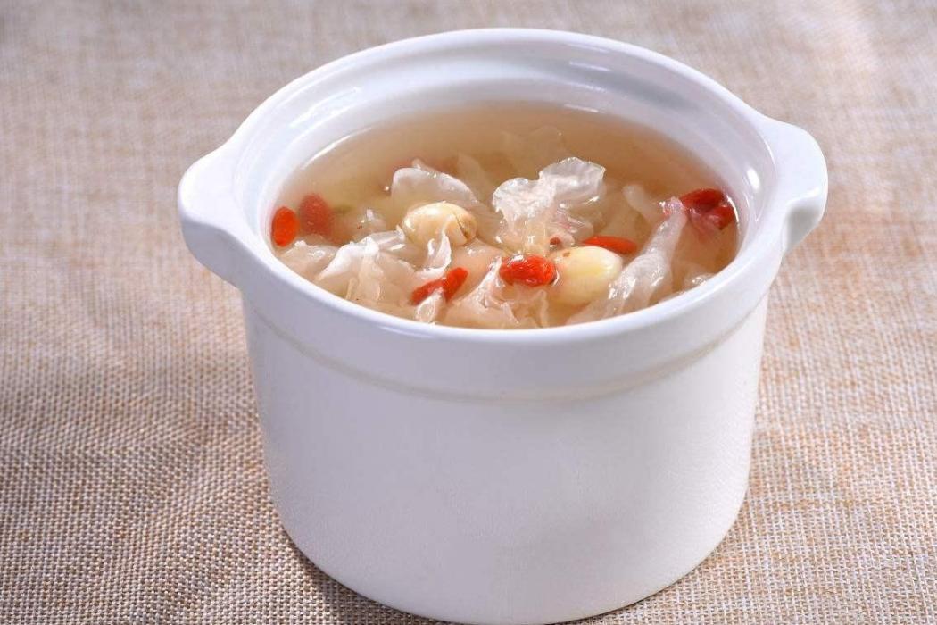 鮮蓮銀耳湯 鮮蓮銀耳湯
