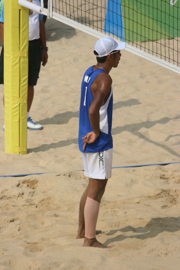 韓國男子沙灘排球項目運動員：高準聳
