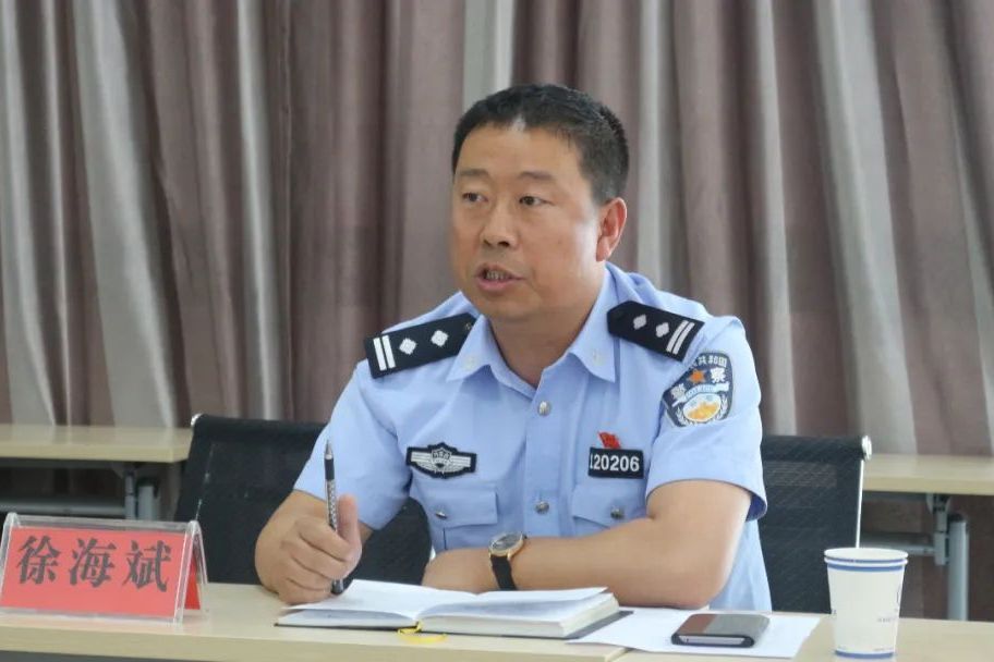 徐海斌(內蒙古阿左旗公安局原黨委委員、副局長) 徐海斌(內蒙古阿左旗公安局原黨委委員、副局長)