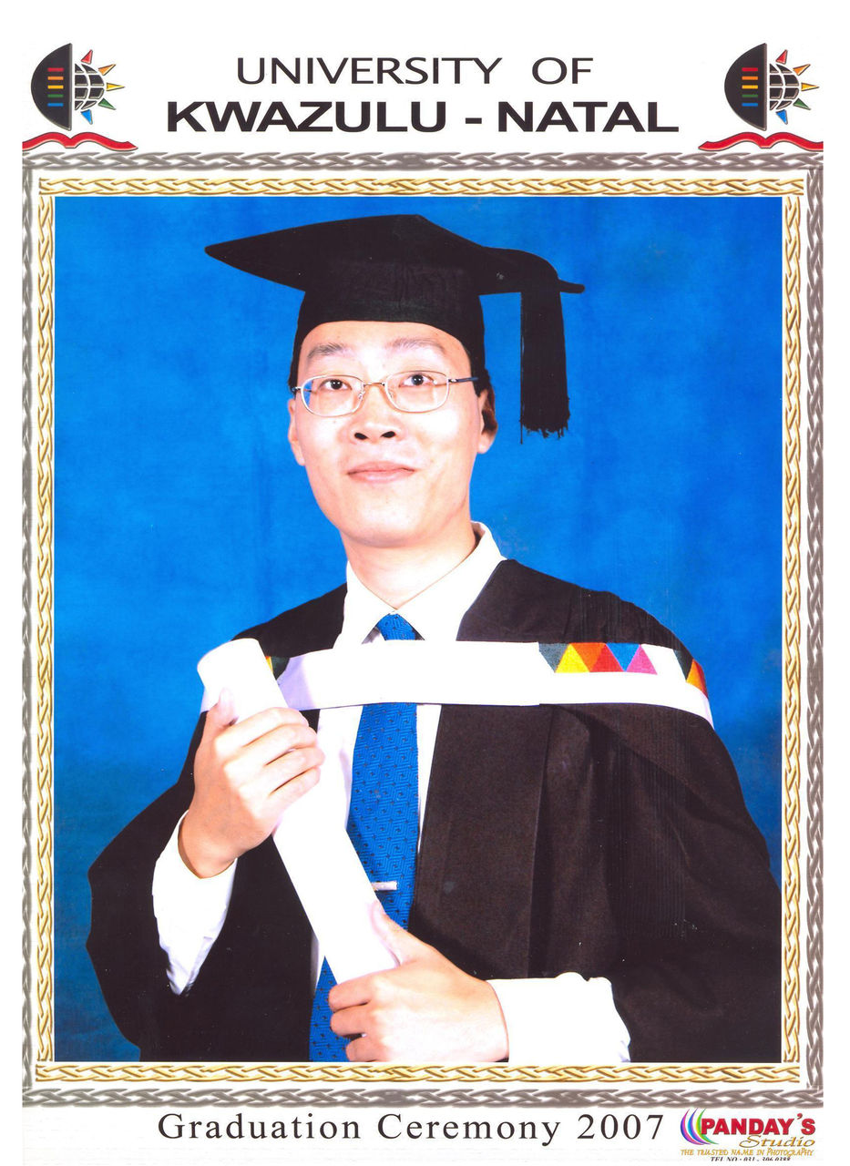 重慶童欣創始人陶志強先生碩士畢業照