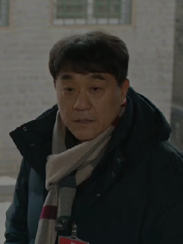 鄭向陽(現實題材劇《向前一步》中的角色) 鄭向陽(現實題材劇《向前一步》中的角色)