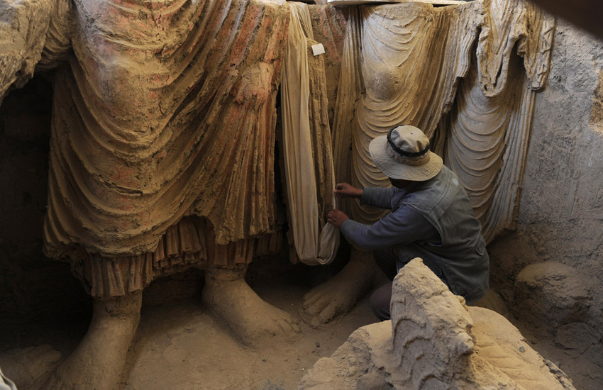 阿富汗考古學家正在遺址現場發掘