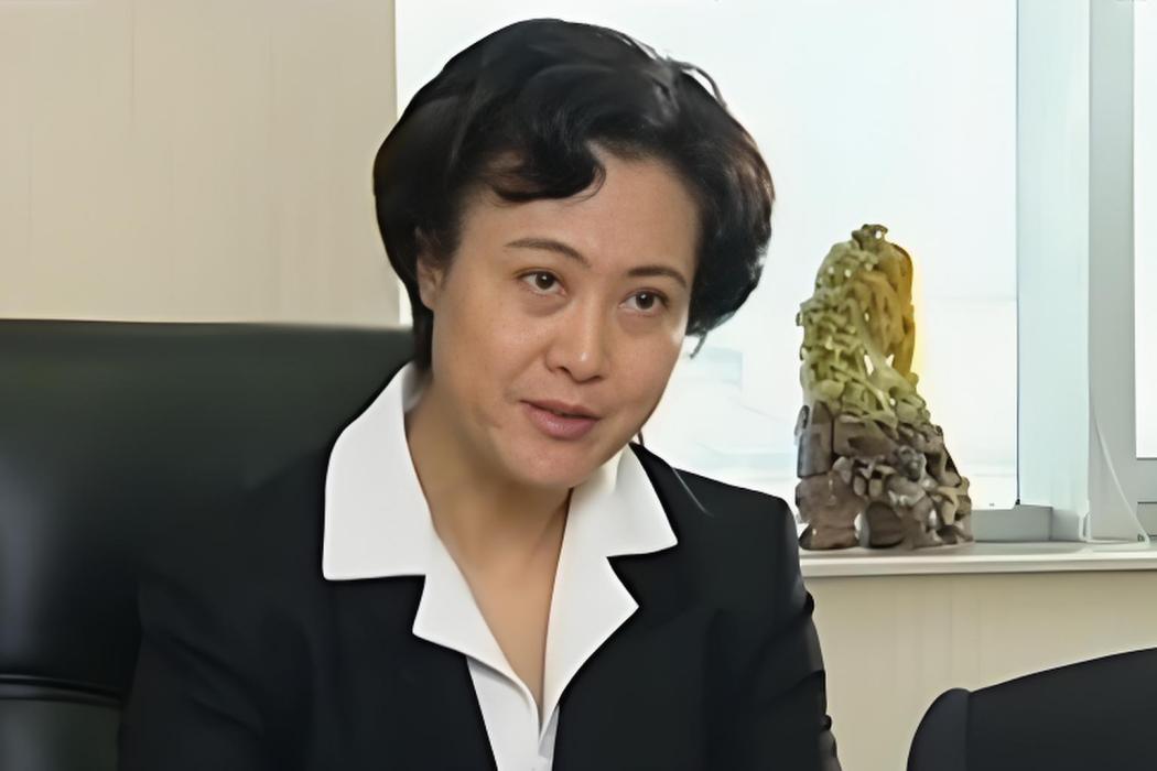 嚴寒(《英雄淚》中的角色,由柏寒飾演) 嚴寒(《英雄淚》中的角色,由柏寒飾演)