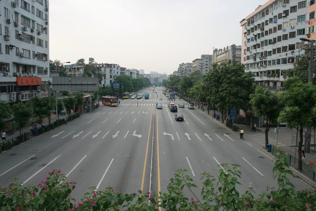 工業大道(廣州市海珠區內呈西北至東南走向的主幹道)
