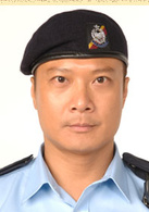學警出更