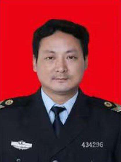 彭永龍(湖南省常德市武陵區衛生健康局黨組成員、副局長) 彭永龍(湖南省常德市武陵區衛生健康局黨組成員、副局長)