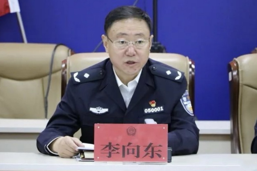 李向東(青海省公安廳副廳長,省政協社會和法制委員會副主任) 李向東(青海省公安廳副廳長,省政協社會和法制委員會副主任)