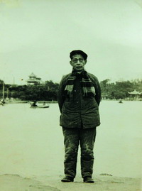 1979年12月，北京北海留影