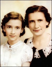 瑪麗蓮·沃斯·莎凡特和她的媽媽，攝於1953年