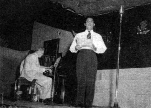 1950年，黃源尹在香港舉辦個人演唱會