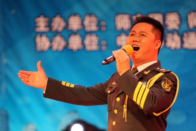 張紅旗(優秀青年歌手)