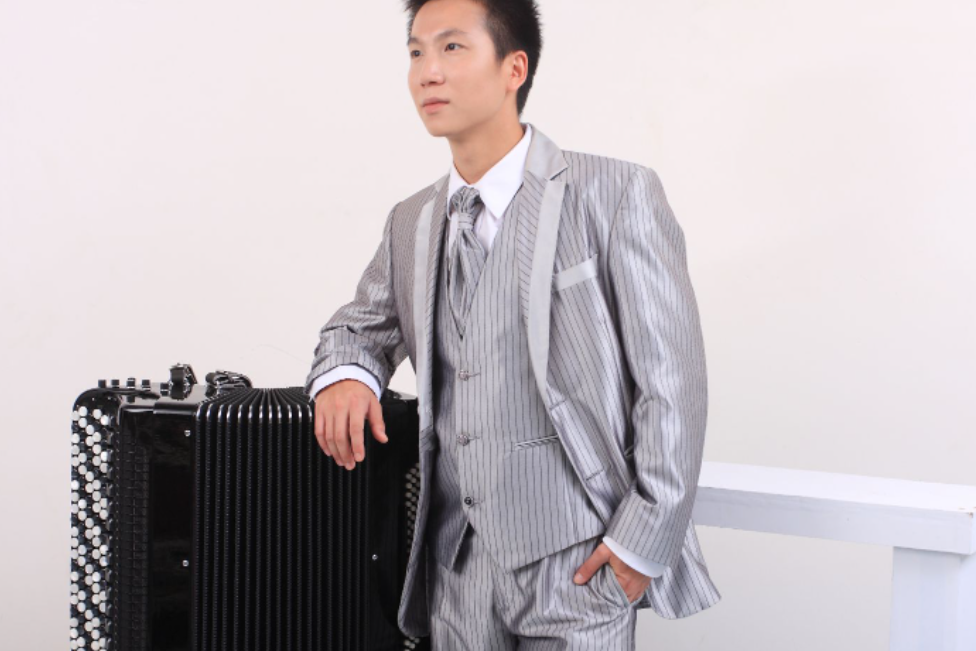 張鍇(海南師範大學音樂學院巴揚手風琴專業教師) 張鍇(海南師範大學音樂學院巴揚手風琴專業教師)