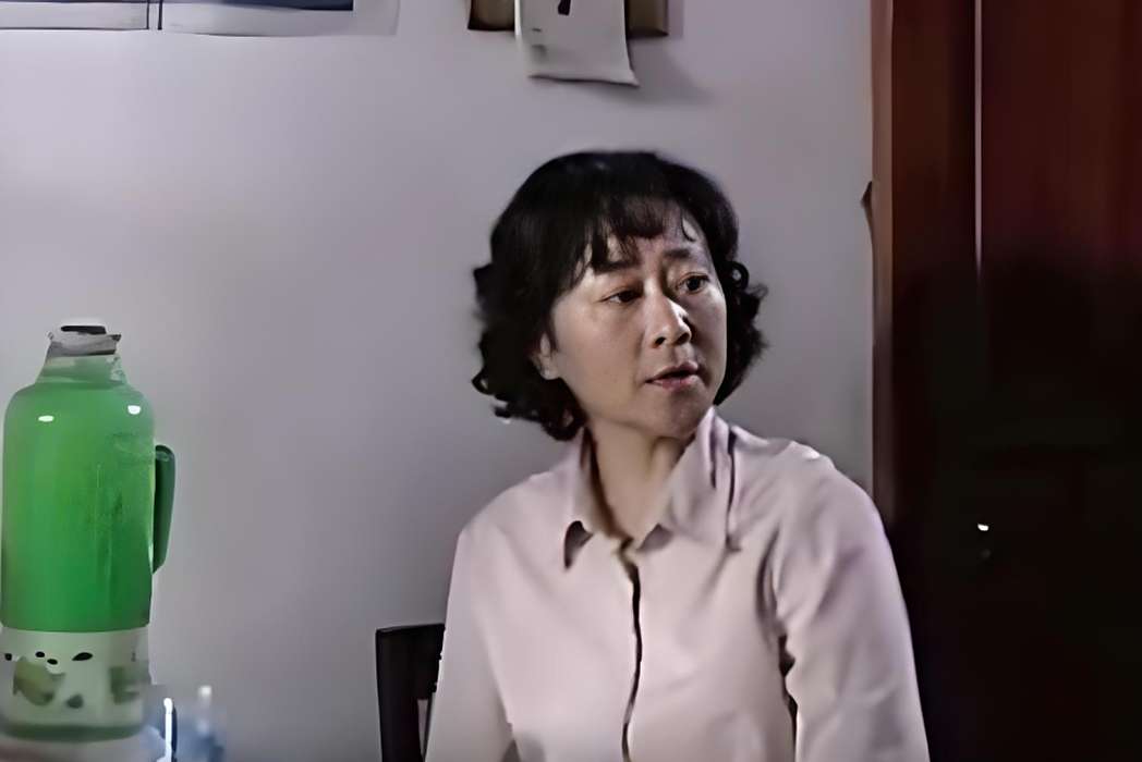 秀芬(家庭倫理劇《女人的選擇》中由黃愛玲飾演的角色,海霞的母親。) 秀芬(家庭倫理劇《女人的選擇》中由黃愛玲飾演的角色,海霞的母親。)