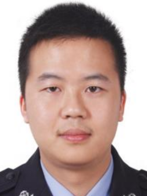 匡濤(貴州省赤水市公安局黨委委員、指揮中心主任) 匡濤(貴州省赤水市公安局黨委委員、指揮中心主任)
