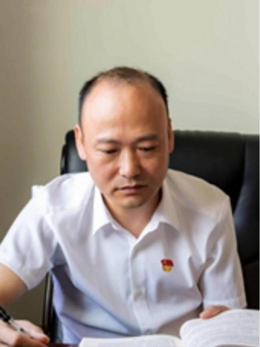 王友才(四川省瀘州市瀘縣應急局黨委委員) 王友才(四川省瀘州市瀘縣應急局黨委委員)
