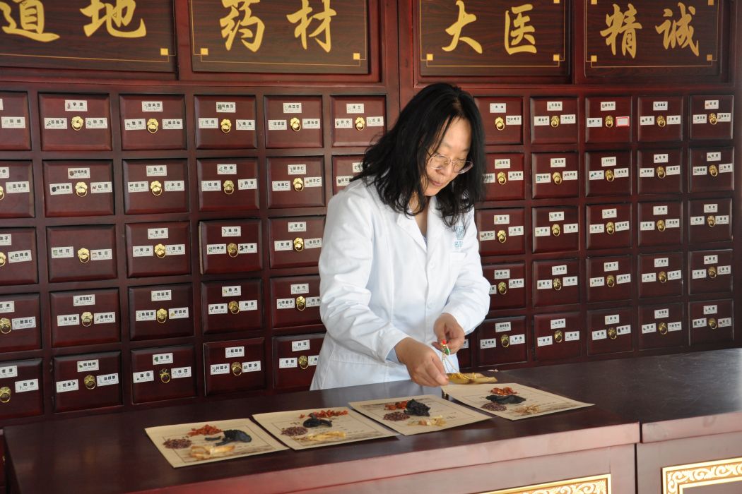 李凡(名醫樹中醫診所執業醫師) 李凡(名醫樹中醫診所執業醫師)