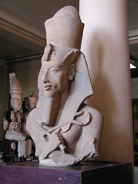 埃赫那吞雕像，現存埃及開羅博物館