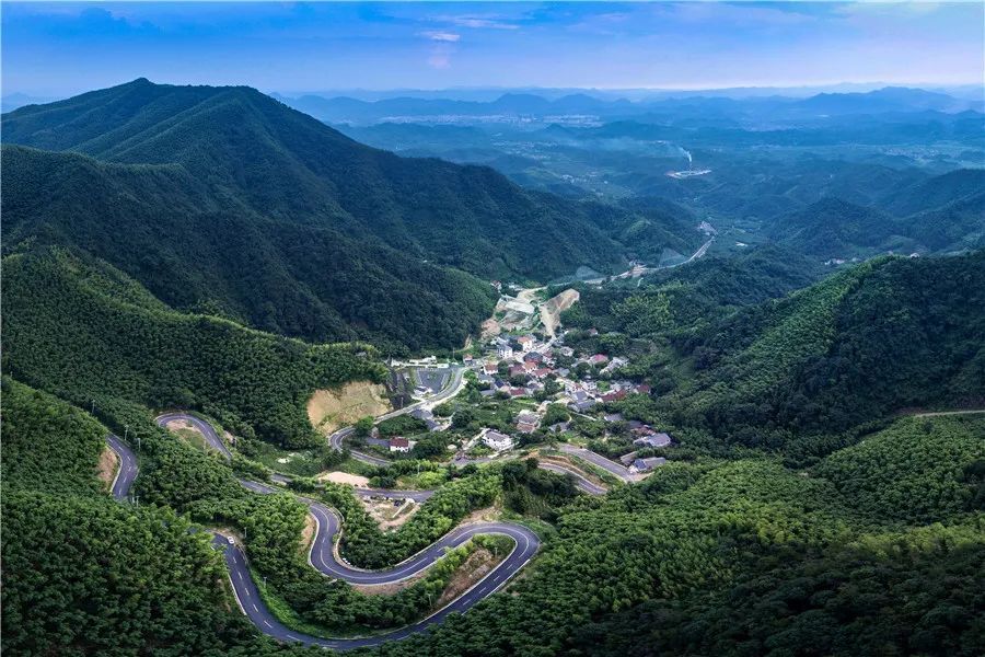 洪村村(浙江省杭州市臨安區青山湖街道下轄村) 洪村村(浙江省杭州市臨安區青山湖街道下轄村)
