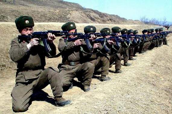 朝鮮人民軍進行射擊訓練