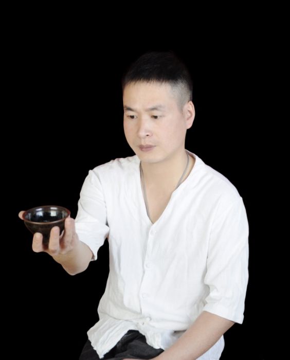 倪鋒(亞洲陶藝文化發展中心高級工藝師) 倪鋒(亞洲陶藝文化發展中心高級工藝師)