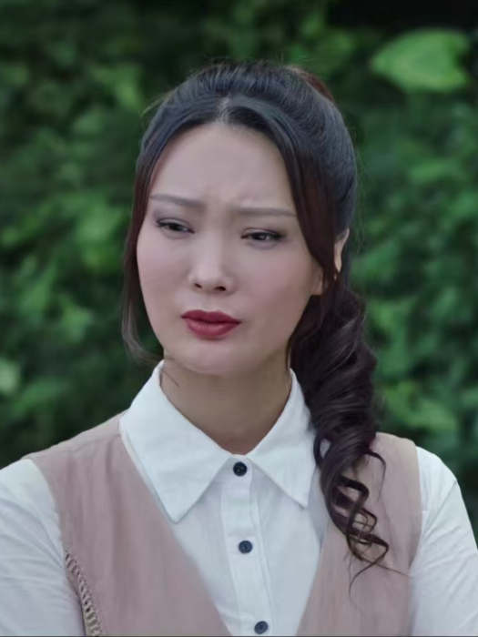 楊馨(《硬漢狙擊》中王李丹妮飾演的角色) 楊馨(《硬漢狙擊》中王李丹妮飾演的角色)