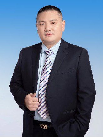 王富民(華台名府|醬酒世家創始人、董事長兼總裁) 王富民(華台名府|醬酒世家創始人、董事長兼總裁)