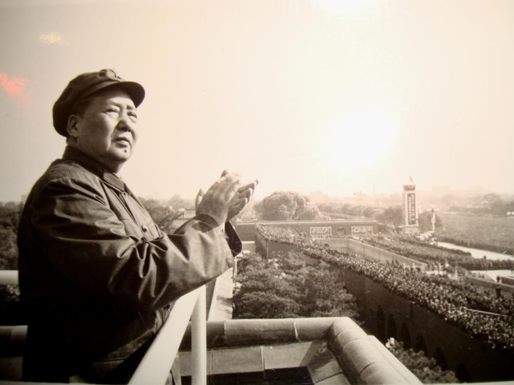 1966年毛澤東在天安門城樓上