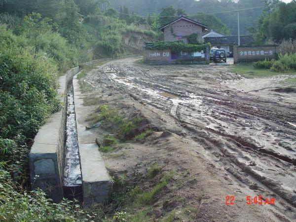 盆都村(雲南省德宏州隴川縣王子樹鄉下轄村) 盆都村(雲南省德宏州隴川縣王子樹鄉下轄村)