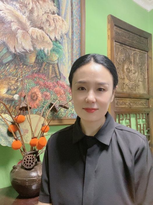 朱莉莉(國家一級美術師) 朱莉莉(國家一級美術師)