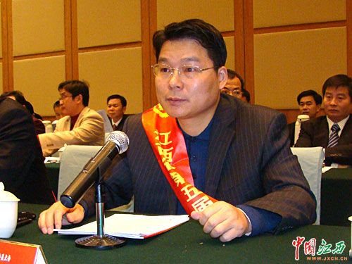 謝慶武(井岡山市映山紅瓷業有限公司董事長) 謝慶武(井岡山市映山紅瓷業有限公司董事長)