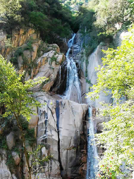 六疊瀑是畫眉谷景區秀美飛瀑之一