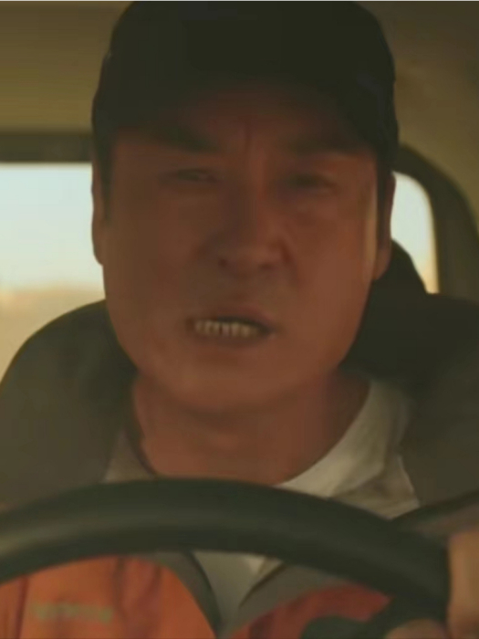 胡勇(公路愛情電影《胡楊的夏天》中的角色) 胡勇(公路愛情電影《胡楊的夏天》中的角色)