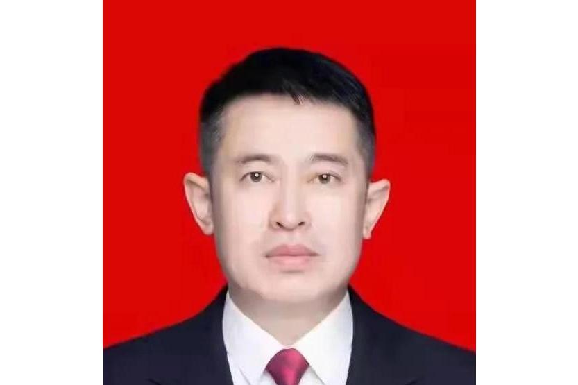 閆俊(富縣人民法院審判委員會委員、副院長、代院長) 閆俊(富縣人民法院審判委員會委員、副院長、代院長)