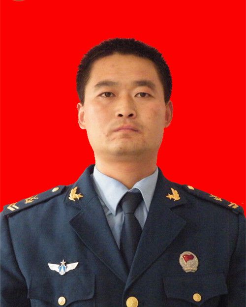宋恩亮(濟空後勤部機場工兵勤務隊排彈中隊排彈班班長) 宋恩亮(濟空後勤部機場工兵勤務隊排彈中隊排彈班班長)