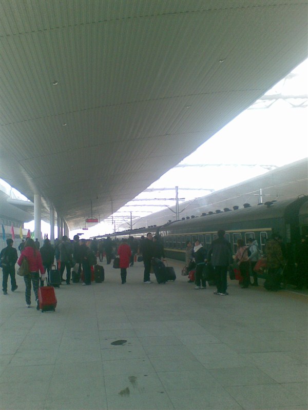 2681次列車到達呂梁站
