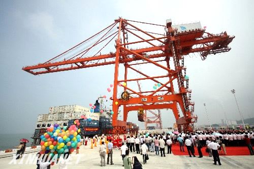 大麥嶼港區對台灣基隆港貨櫃運輸首航儀式