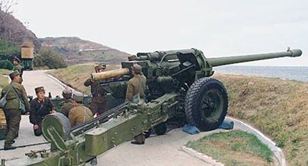 朝鮮岸防部隊使用的M-46加農炮