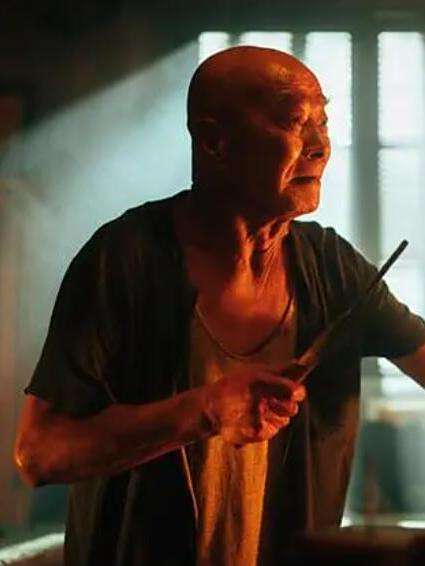 阿公(電影《出不去的房間》中的角色，由紀亞福飾演)