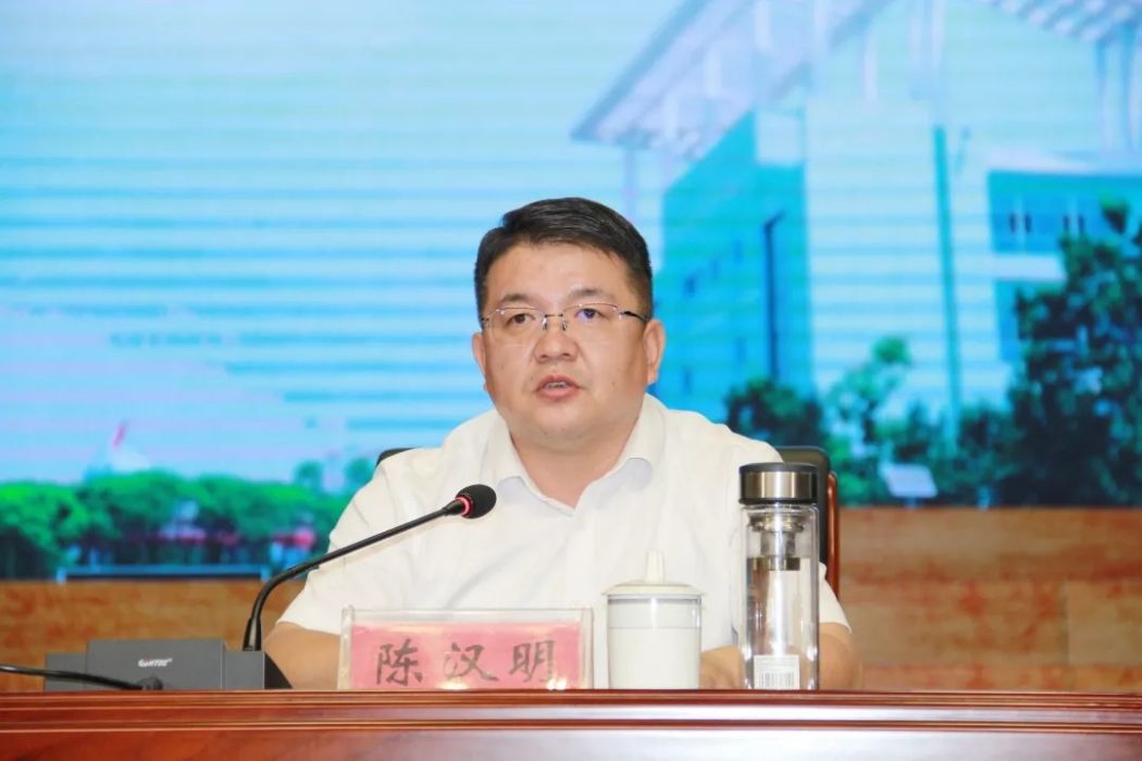 陳漢明(忻州市第一中學校黨委書記、校長) 陳漢明(忻州市第一中學校黨委書記、校長)