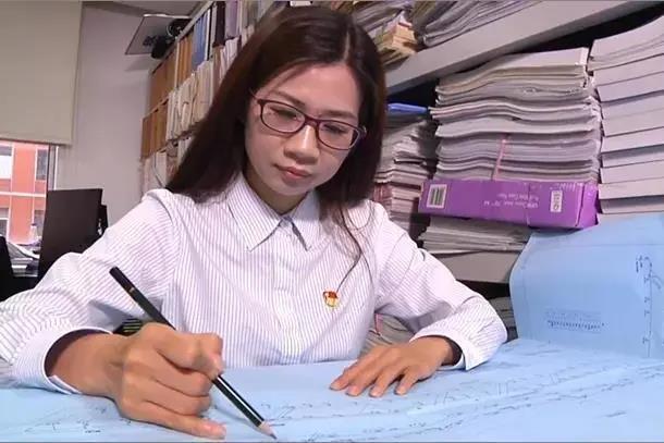 胡艷(中交一航局機電設計諮詢分公司黨支部書記) 胡艷(中交一航局機電設計諮詢分公司黨支部書記)