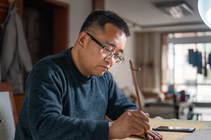梁進寶(中國當代著名版畫家,中國美術家協會會員,甘肅省美術家協會會員,陝西省美術家協會會員,人民教師) 梁進寶(中國當代著名版畫家,中國美術家協會會員,甘肅省美術家協會會員,陝西省美術家協會會員,人民教師)