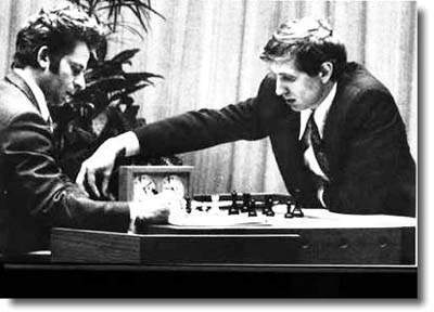 1972年斯帕斯基（左）與菲舍爾比賽
