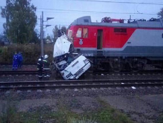 6·10俄羅斯巴士與列車相撞事故