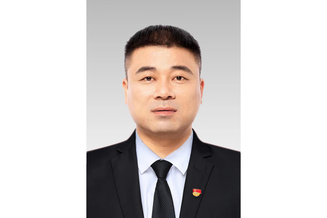 馮金榮(河南海一雲商實業集團有限公司黨委書記、董事長) 馮金榮(河南海一雲商實業集團有限公司黨委書記、董事長)